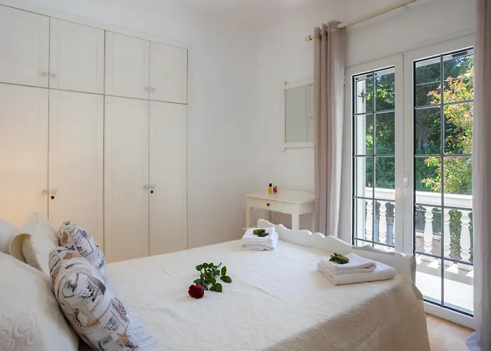 Konis House Corfu Πουλάδες